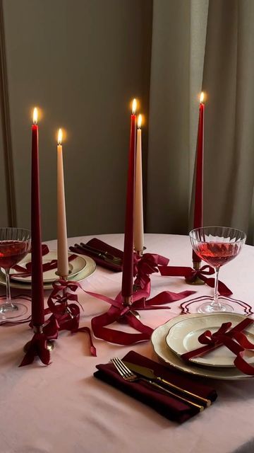 Natia | Food Art • Cooking • Aesthetic on Instagram: "тепло 🕯️🕯️🕯️" Xmas Dinner Party, Christmas Table Decor Ideas, Christmas Dinner Decorations, Vintage Christmas Party, Antique Interiors, Cooking Aesthetic, New Year Table, Xmas Dinner, Christmas Table Decor