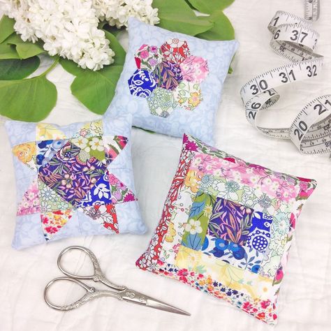 Alice Caroline on Instagram: “How cute are these mini pincushions? Try out 3 different sewing techniques with this great little kit. Log cabin, gorgeous Ohio star…” Mini Patchwork, Log Cabin Quilt Blocks, Cabin Quilt, Liberty Tana Lawn, Log Cabin Quilt, Lawn Fabric, Activity Kits, Quilting Techniques, Pin Cushion