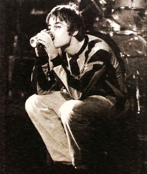 Liam Gallagher 1994, Liam Gallagher Oasis, Liam And Noel, Oasis Band, Noel Gallagher, Liam Gallagher, Music Band, Living Forever, Foo Fighters