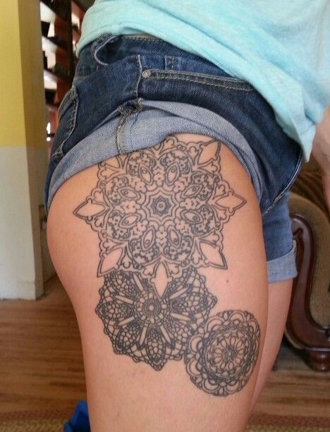 Doilies/ Mandala design on thigh by Tim Estes Doily Tattoo, Crochet Tattoo, Bee Artwork, Tattoo Board, Ink Inspiration, Piercing Ideas, Mandala Tattoo, Piercing Tattoo, A Tattoo