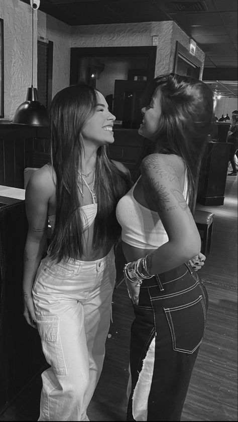 Fake Story Amigas, Cute Relationship Photos, Best Friend Photos, Bff Goals, Best Friend Goals, Aesthetic Songs, Best Friend Pictures, Insta Photo Ideas, Friend Photos