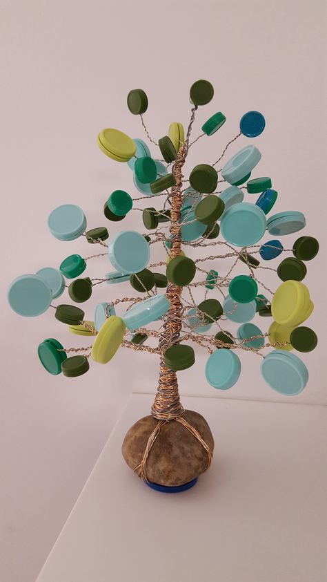 Med cap tree I made for our infusion room :) (made from medication vial caps, hot glue, and wire) Wire Garden Art, Recycled Material Art, Recycled Art Projects, Earth Day Crafts, Bottle Cap Art, Bottle Cap Crafts, Diy Bottle Crafts, Garden Art Sculptures Diy, Plastic Bottle Crafts