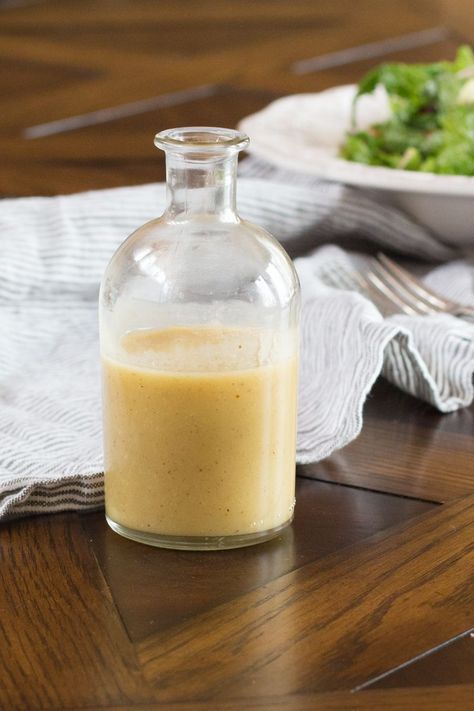 Make this Pear Vinaigrette in 10 minutes with just one pear, pear vinegar (or apple cider vinegar), mustard, and a good olive oil. It will make your salad shine! #CleanEating #HealthyEating #PearsRecipes #EasyRecipes #PearVinaigrette #vinaigrette #SaladDressing Pear Salad Dressing, Pear Vinaigrette, Pear Vinegar, Salad Cobb, Pear Recipe, Dressings Recipes, Roasted Cabbage Steaks, Salad Macaroni, Pear Salad Recipes