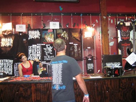 Band Merch Booth Display Ideas, Band Merch Table, Merch Table Ideas, Band Merch Display, Merch Table Display, Band Merch Ideas, Merch Booth, Merch Stand, Concert Party