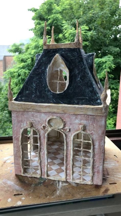 heinzundbrummel on Instagram: My little paper garden pavilion is nearly finished. 🏰 Making a tiny canopy bed is all left to do now ... and then I can dream away ☺️ Crafts With Nature Materials, Crafting Paper Ideas, Paper Mache Doll House, Cute Paper Mache Ideas, Paper Mache Projects Ideas, Clay Doll House, Paper Mache Houses, Paper Doll Accessories, Paper Mache House