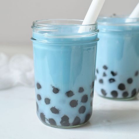 Blue boba milk tea is delicious and the beautiful color is all natural, since the bubble tea is made with butterfly pea flower tea. Blue Party Foods, Blue Boba, Pea Flower Tea, Blue Snacks, Boba Tea Recipe, Butterfly Pea Flower Tea, Milk Tea Recipes, Boba Milk Tea, Bubble Tea Boba