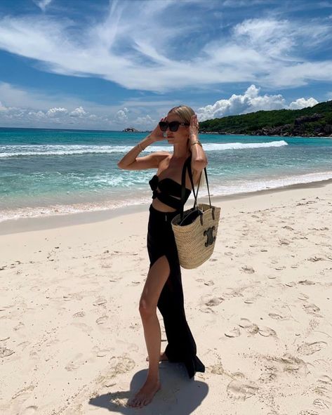 SEYCHELLES ‘23 Celine Bag Outfit, Incredible Nature, Club Look, Leonie Hanne, New Place, Nature Wildlife, Most Beautiful Beaches, Celine Bag, Turquoise Water