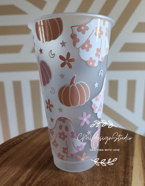 Starbucks Cold Cup, Retro Halloween, Hippie Halloween, Boho Halloween, Fall Cold Cup, Halloween Cup, Frosted Cold Cup, 24oz Starbucks Cup. This cute retro Halloween cup is a must this season! This is a frosted clear plastic 24oz cup. This is for cold drinks, not intended for hot liquids.  Comes with lid and straw (straws may vary depending on stock, chosen randomly)  Design is waterproof. To ensure longevity of the design and the cup: - Hand wash only - Do not scrub - Avoid high heat  - Do not soak Hippie Halloween, Boho Halloween, Cute Coffee Cups, Halloween Cups, Diy Cups, Custom Cups, Diy Tumblers, Cricut Craft Room, Diy Cricut