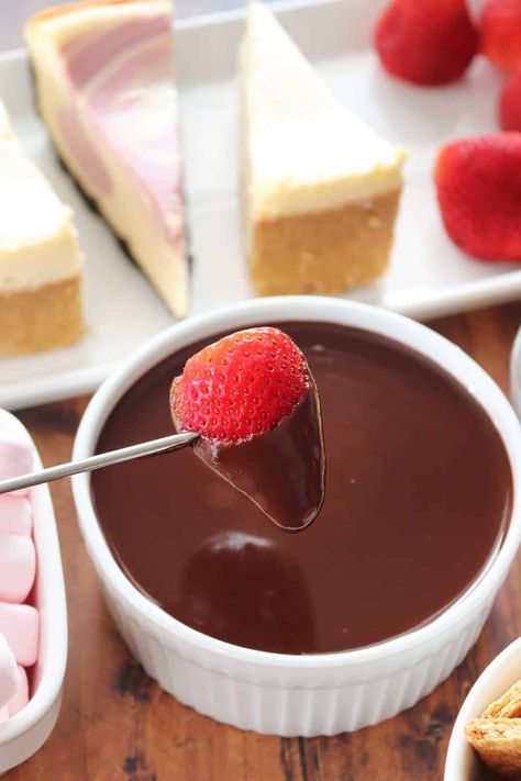 Creamy Milk Chocolate Fondue Milk Chocolate Fondue Recipe, What To Dip In Chocolate Fondue, Fondue Chocolate Recipe, Fondue Recipes Chocolate, Chocolate Fondue Recipe Melting Pot, Dessert Fondue Recipes, Melting Pot Chocolate Fondue, Chocolate Fondue Recipes, Milk Chocolate Fondue