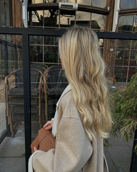 Kadeřnické Trendy, Vlasové Trendy, Skandinavian Fashion, Blonde Hair Inspiration, Blonde Hair Looks, Long Blonde, Good Hair Day, Long Blonde Hair, Hair Inspo Color