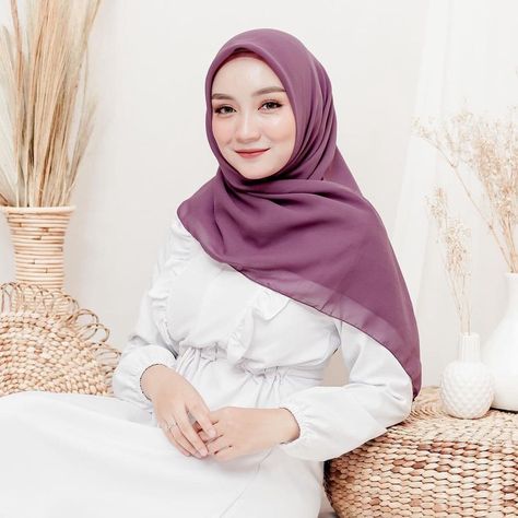 Bella Square Hijab, Bella Square, Model Hijab, Square Hijab, Women's Outfit Sets, Outfit Sets, Square, Clothes For Women