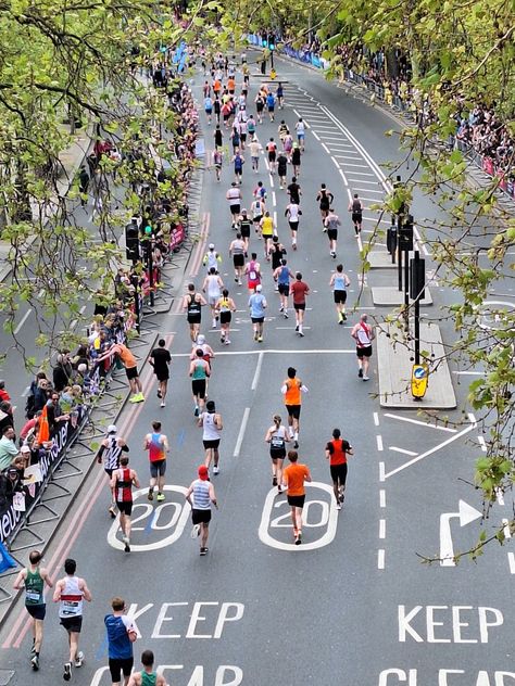 London Marathon Runners, heading to Westminster, 2024 Post Marathon Pictures, Running A Marathon Aesthetic, Marathon Runner Aesthetic, Half Marathon Aesthetic, Xc Aesthetic, Marathon Pictures, Marathon Ideas, Marathon Aesthetic, Running Vibes