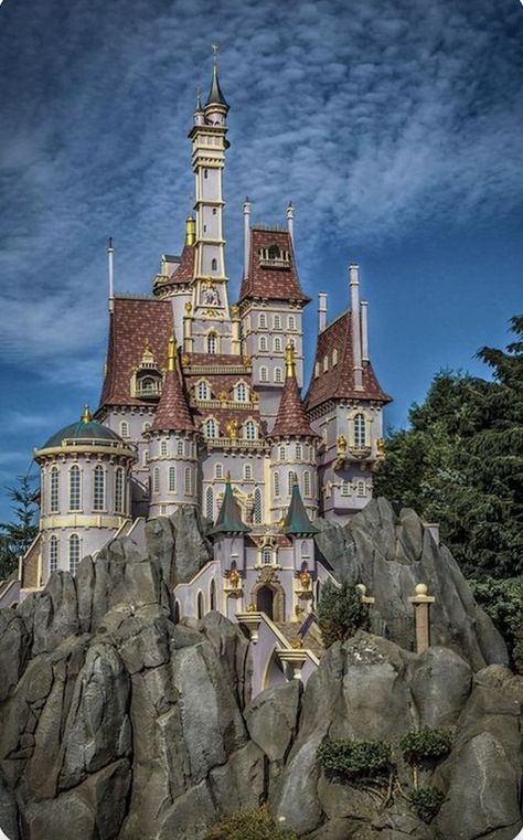 Beasts Castle, Chateau Disney, Beast's Castle, Castle Pictures, Gothic Castle, House Chores, Castle Aesthetic, Easy Tricks, European Castles