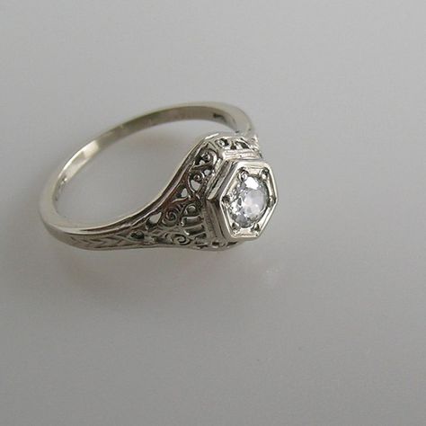 Filigree Diamond Ring, Antique Style Engagement Rings, Gemstone Wedding, Gemstone Wedding Rings, Vintage Style Engagement Rings, Filigree Engagement Ring, Vintage Engagement Rings Unique, Platinum Diamond Engagement Rings, Art Deco Diamond Rings