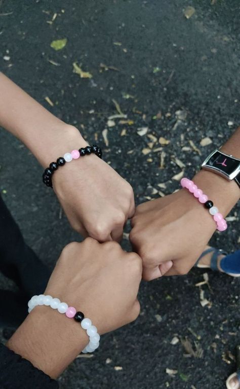 Matching Jewelry For Trio, Friendship Bracelets For 3 People, Cute Matching Bracelets For Best Friends Diy, Trio Friends Bracelets, Bracelet Ideas For 3 Friends, Friendship Bracelets For Trio, Matching Bracelets For 4 Best Friends, Trio Bracelets Beads, Bracelets For Trios