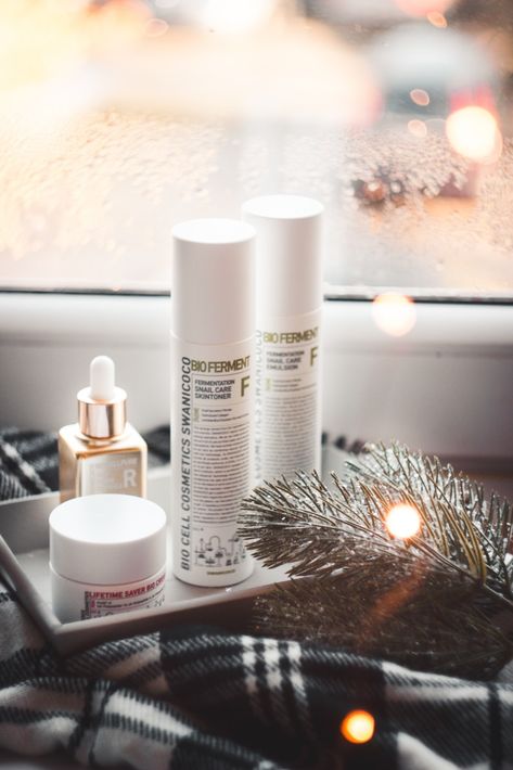 Winter Product Photography, Holiday Skincare, Holiday Skin, Beauty Fotografie, Good Skin Tips, Asian Skincare, Instagram Inspiration Posts, Christmas Shoot, Winter Skin Care