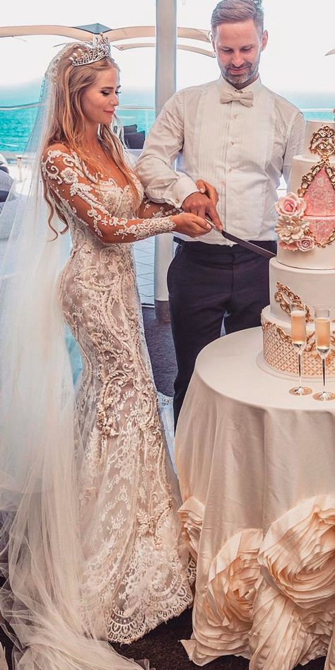 Lace Wedding Gowns With Sleeves, Mermaid Lace Dress Wedding, Wedding Dresses Mermaid With Sleeves, Fairy Queen Wedding Dress, Wedding Dress Tattoos Brides, Gorgeous Wedding Dress Mermaid, Mermaid Bride Dress, Sheer Lace Wedding Dress, Wedding Gowns Mermaid Lace