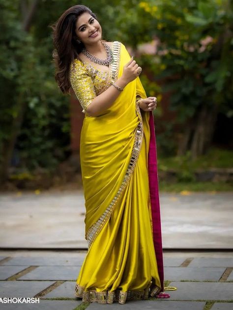 sneha prasanna in lime green saree by geethu haute couture Lime Green Saree, Sneha Saree, Sneha Prasanna, Green Silk Saree, Satin Silk Saree, Indian Saree Blouse, Saree Designs Party Wear, Silk Saree Blouse, Green Saree