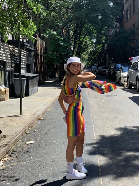 Pride Street Style 2019 | POPSUGAR Fashion Love Styles, 20 Outfits, Photography Quotes, Popsugar Fashion, Pride Parade, Lgbtq Pride, Popsugar, Gay Pride, All Colors