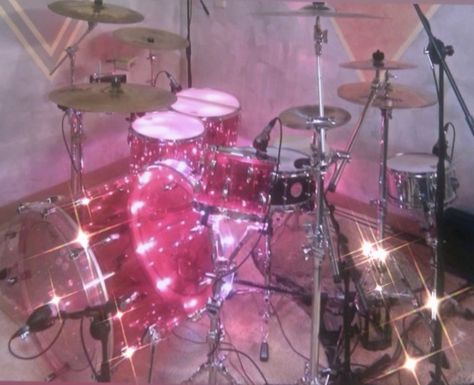 Drum Sets Aesthetic, Cute Drum Set, Cool Drum Set Aesthetic, Pink Drummer Aesthetic, Pink Drum Set Aesthetic, Aesthetic Drum Set, Pink Drum Set, Pink Drums Aesthetic, Pink Band Aesthetic