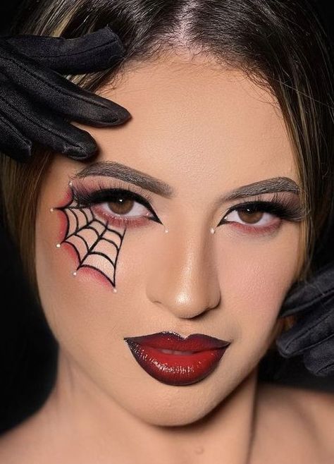 Halloween Simple Eye Makeup, Spider Man Makeup Women Easy, Simple Halloween Face Paint Ideas, Spider Man Makeup Women, Simple Halloween Face Painting, Simple Halloween Face Paint, Easy Halloween Makeup Ideas Simple, Spiderwoman Makeup, Halloween Simple Makeup