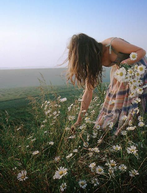 Festival Inspiration Foto Portrait, Field Of Dreams, The Meadows, The Grass, Flower Child, Larp, Country Life, Life Is Beautiful, Picture Perfect