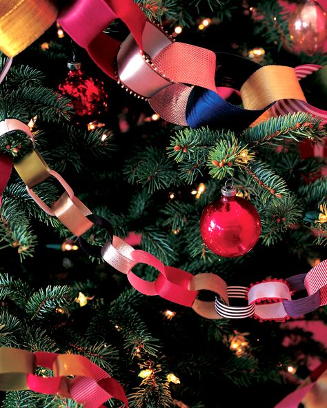 Christmas Tree Ribbon Garland, Diy Christmas Tree Garland, Christmas Tree Garland Ideas, Tree Garland Ideas, Garlands Christmas, Diy Garlands, Garland Ideas, Diy Christmas Garland, Christmas Garlands