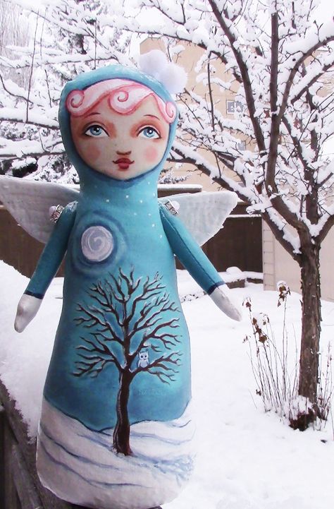 Snowy Owl Angel - Stump Doll by Hally Levesque Stump Dolls, Primitive Sewing Patterns, Making Angels, Unusual Dolls, Painted Dolls, Spirit Art Dolls, Fabric Art Doll, Weekend Crafts, Paper Mache Art