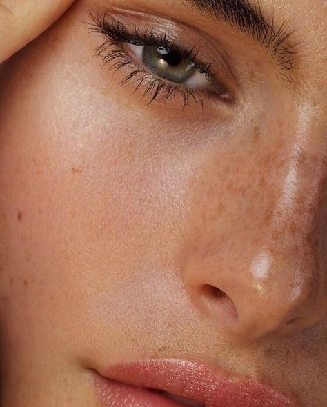 diy healthy skin ingredients, eye brow serum, brow lift, eye lash goals, long lashes, natural eyelashes #lashes #beauty #eyelashserum Glowing Tips, Make Up Foundation, Mekap Mata, Ideas De Maquillaje Natural, Makeup Tip, Smink Inspiration, Glow Skin, Maquillaje Natural, Dehydrated Skin