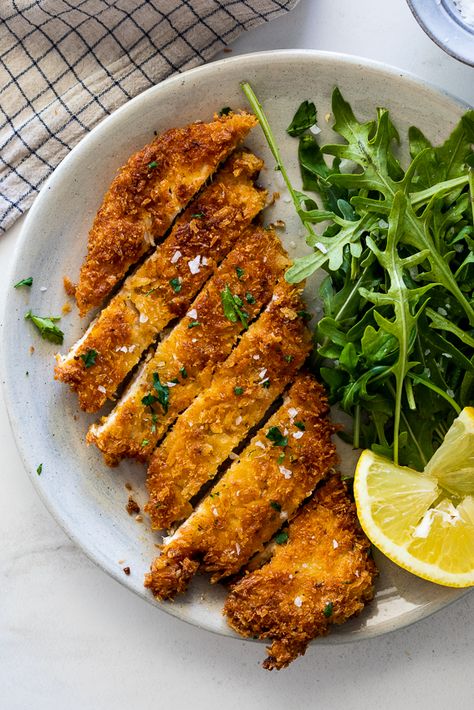 Crispy Chicken Schnitzel - Simply Delicious Crispy Chicken Schnitzel, Family Dinner Recipe, Schnitzel Recipes, Crispy Chicken Recipes, Chicken Crispy, Chicken Schnitzel, Natural Detergent, Fall Dinner Recipes, Makanan Diet