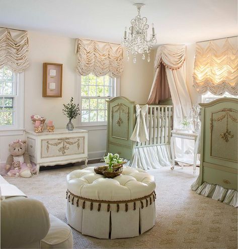 Spacious nursery with a touch of traditional French finesse Modern Nurseries, Baños Shabby Chic, French Nursery, Styl Shabby Chic, Shabby Chic Nursery, Chic Nursery, Nursery Room Design, Girl Nursery Room, Baby Room Inspiration