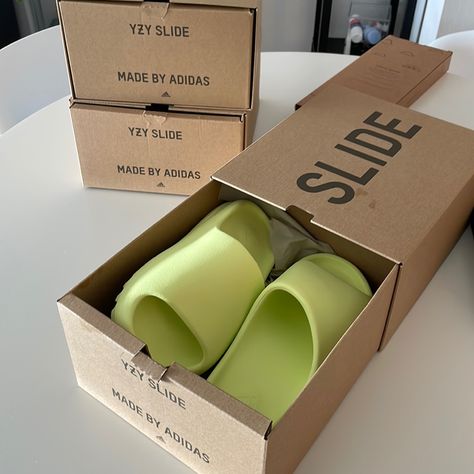 Yeezy Slide Adults Color: Yellow Size: 6 / Eu 39 Quantity: 1 Article No.: Hq6447 Shoes Yeezy, Yeezy Foams, Yeezy Slides, Adidas Slides, Yeezy Shoes, Adult Coloring, Slides, Slippers, Size 6