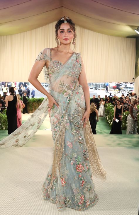 The Met Gala 2024: All The Best Red Carpet Looks+#refinery29 Indian Red Carpet Looks, Fairy Lehenga, Guilded Glamour, भारतीय दुल्हन संबंधी, डिजाइनर कपड़े, Met Gala Outfits, Met Gala Dresses, Gala Outfit, Wallpaper Sky