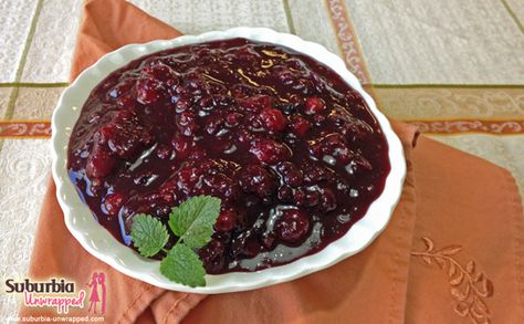 Homemade Cranberry Sauce with Blueberries perfect for #Thanksgiving! #sponsored Fresh Cranberry Sauce, Cheesecake Toppings, Cranberry Sauce Recipe, Fruit Toppings, How To Make Cheesecake, Cranberry Sauce Homemade, Peach Schnapps, Cranberry Recipes, Schnapps