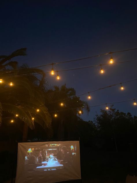 Aesthetic Outdoor Movie Night Party, Movie Projector Outdoor Aesthetic, Projector Movie Outside, Movie Outside Aesthetic, Movie Night Sweet 16, Backyard Movie Projector, Outside Cinema Aesthetic, Projector In Garden, Projector In Backyard