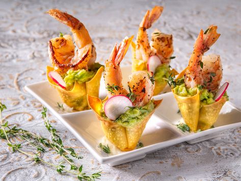 Guacamole Shrimp Wonton Cups | Recipes | ¡Yo Quiero! Brands Wonton Cups Recipes, Guacamole Cups, Cajun Grilled Shrimp, Shrimp Guacamole, Wonton Wrapper Recipes, Cups Recipes, Shrimp Wonton, Wonton Cups, Wonton Recipes