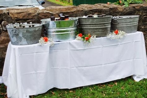 Casual Outdoor Party Seating, Galvanized Tub Drink Station, Beer Set Up Party Ideas, Drink Holders For Parties, Engagement Party At Park, Drink Holders For Weddings, Drink Tubs Wedding, Drinks At Wedding Reception, Wedding Reception Drink Station