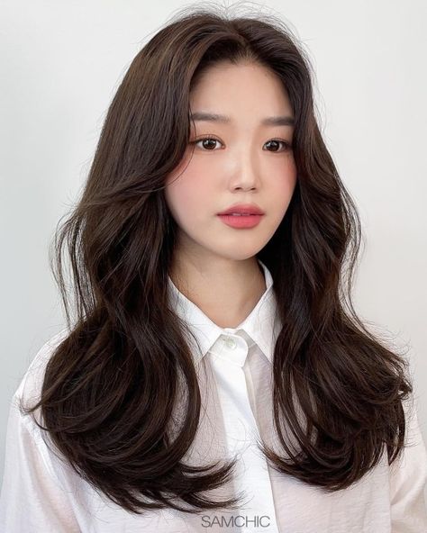 Asian Hair Face Framing Layers, Big Wave Hairstyles Wedding, Curly Haircuts Women Long, Asian Bbg Hair, Valedictory Hairstyles, Gentle Waves Hair, Big Wave Hairstyles, Asian Hairstyles Women Long, Asian Hair Women