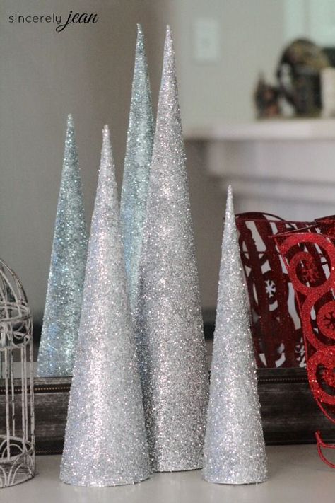 Easy DIY Glitter Cone Christmas Tree craft! www.sincerelyjean.com Christmas Balls Diy, Diy Cone, Frugal Christmas, Christmas Cones, Deco Table Noel, Cone Trees, Diy Glitter, Cone Christmas Trees, White Christmas Trees