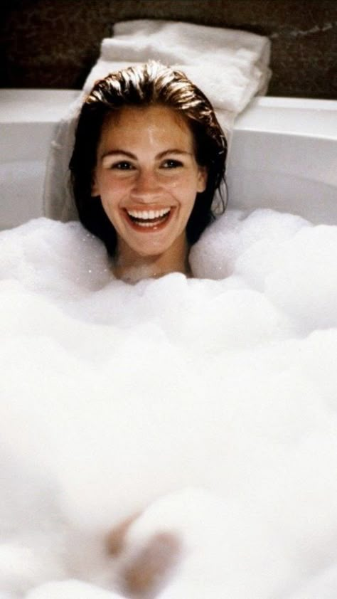 In The Bathtub, Septième Art, I Love Cinema, Richard Gere, Uppsala, Julia Roberts, Iconic Movies, Bubble Bath, Film Serie