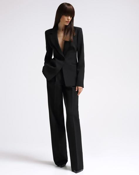 Wedding Pantsuits: 2024 Guide   Expert Tips/Faqs Black Pantsuit, Wedding Pantsuit, Dinner Party Outfits, Woman In Suit, Pantsuits For Women, Blazer Set, Women Formals, Black Suit, Suit Fashion