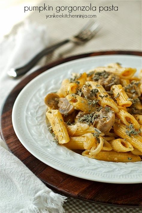 Pumpkin Gorgonzola pasta | yankeekitchenninja.com Pasta With Pumpkin, Recipe Chart, Gorgonzola Pasta, Pasta With Mushrooms, Gorgonzola Sauce, Tomato Basil Pasta, Gorgonzola Cheese, Meatless Recipes, Guy Fawkes