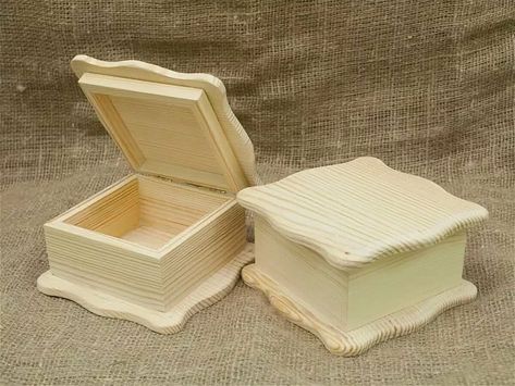 Diy Wood Chest, Wooden Box Plans, Popsicle Stick Crafts House, Wood Chair Design, Wooden Memory Box, Wood Furniture Plans, Old Wooden Boxes, Wooden Storage Cabinet, Small Wooden Boxes