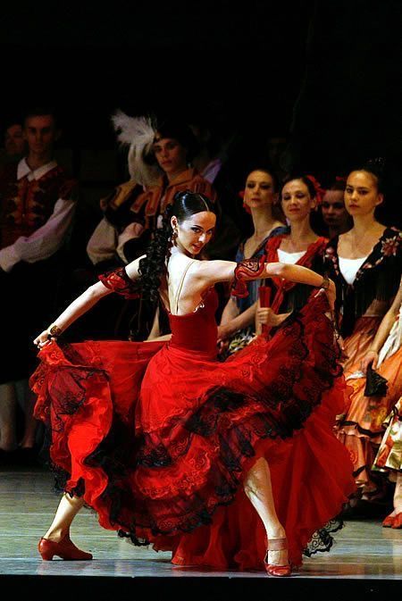 Ballroom Dance Aesthetic, Salsa Outfit, Salsa Dancing Outfit, Salsa Dancer, Bored Art, Dancer Photography, Tango Dancers, Art Dance, Dancers Art