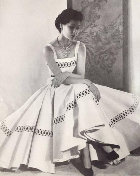 Acubi Dress, Apology Video, Academia Dress, Christian Dior Gowns, Video Dress, American Advertising, Christian Dior Dress, Dior Dresses, Dior Gown