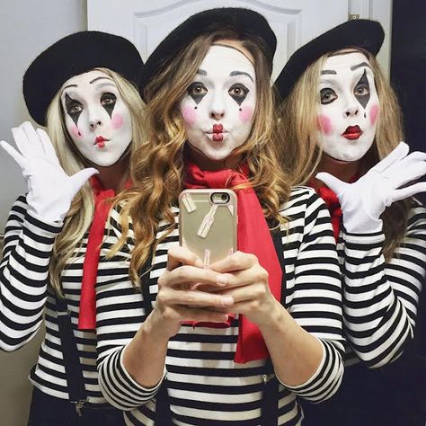 MIME HALLOWEEN COSTUME | Renee Nicole Blog Mime Halloween Costume, Hot College Halloween Costume Ideas, Halloween Pauroso, Pelottava Halloween, Halloween Costume Couple, College Halloween Costume Ideas, College Halloween Costume, Creepy Halloween Costumes, Kostuum Halloween