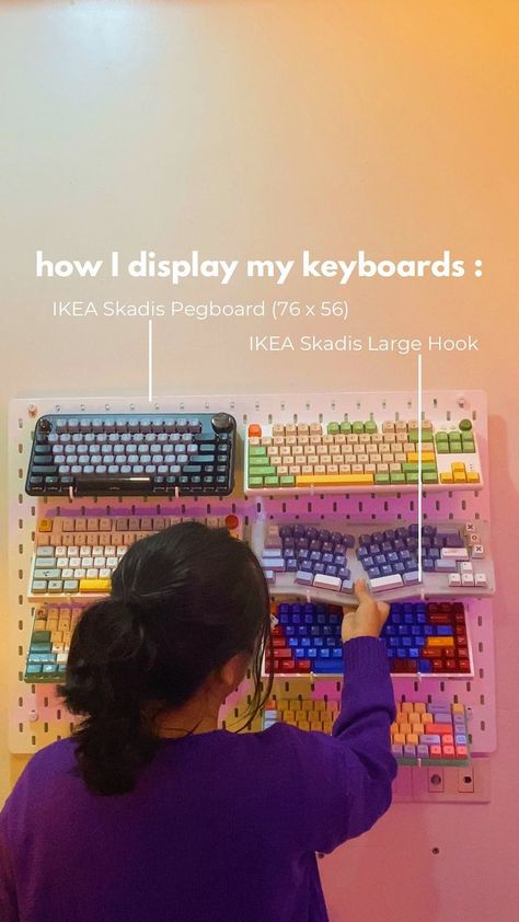 Peanut | Studygram & Gaming 🐻 on Instagram: “I CALL IT ✨HAPPY PILL✨ This is how I organize my keyboards! This pegboard is the biggest size I found in @ikeaphilippines, I also added 8…” Pegboard Keyboard, Keyboard Display, Office Inspo, Happy Pills, Peg Board, Keyboard, Periodic Table, Peanut, Gaming