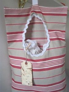 Cleaning rag bag organization! Super easy project I could do this weekend Rag Bag, Scrap Projects, Clothespin Bag, Pouch Sewing, Wedding Table Linens, Cleaning Rags, Bag Patterns To Sew, Hanging Bag, Purse Pouch