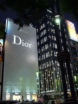 chanel store ginza - Google Search Logo Design Collection, Dior And I, Miss Dior, Shop Window, Luxury Store, Luxury Shop, Visual Merchandising, Retail Design, Window Display