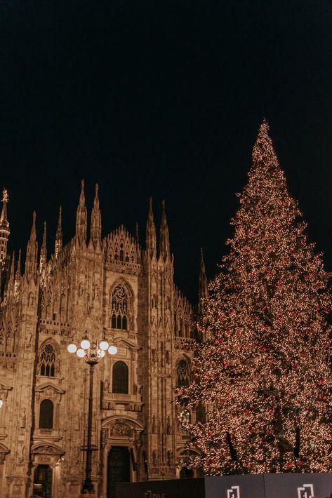 Italy In Christmas, Italy At Christmas, Winter In Europe Aesthetic, Rome In Winter Aesthetic, Christmas In Italy Aesthetic, Italian Christmas Aesthetic, Rome Winter Aesthetic, Europe Winter Aesthetic, Italy Winter Aesthetic